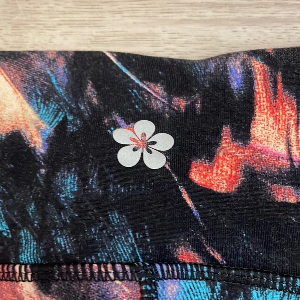 Tuff Athletics Black with Colorful Leaf Print Stretchy Cropped Leggings Size S
